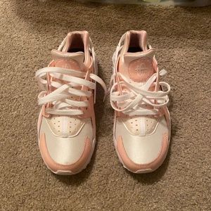 Size 6.5 Nike huaraches